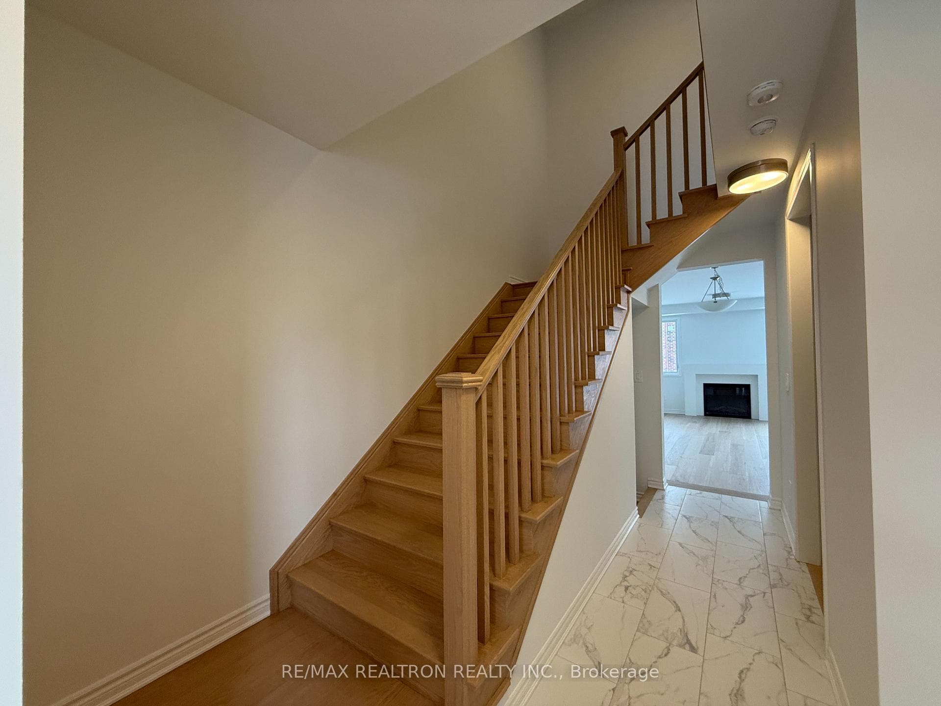 21 Moss Drive photo 3