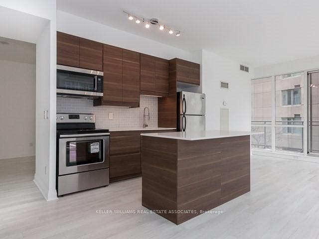220 Victoria Street Unit 707 photo 4