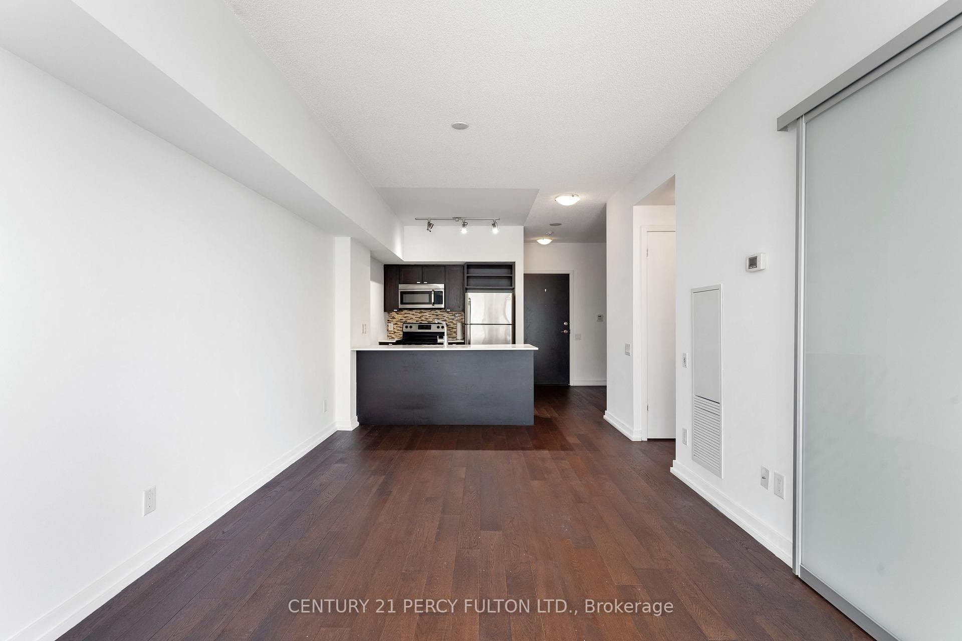 105 The Queensway Avenue Unit 301 photo 14