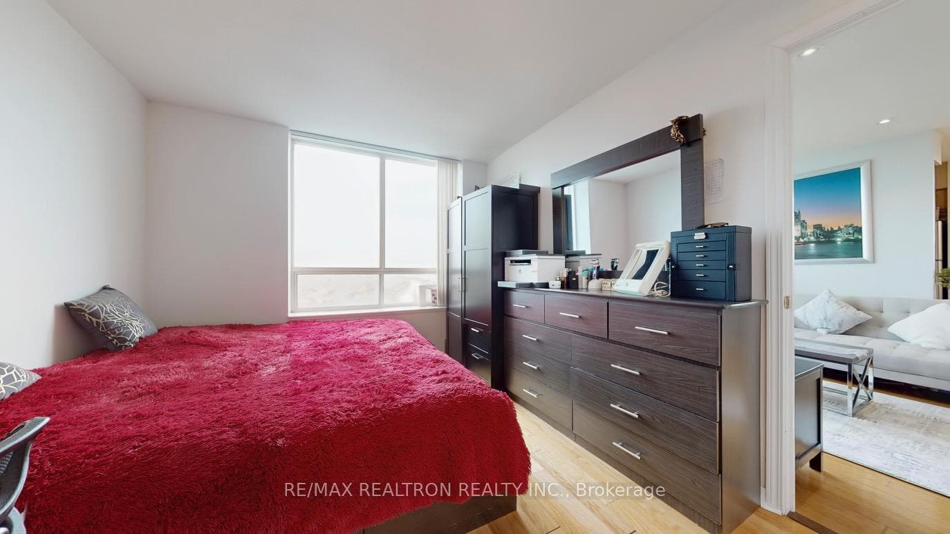 11 Oneida Crescent Unit PH10 photo 21