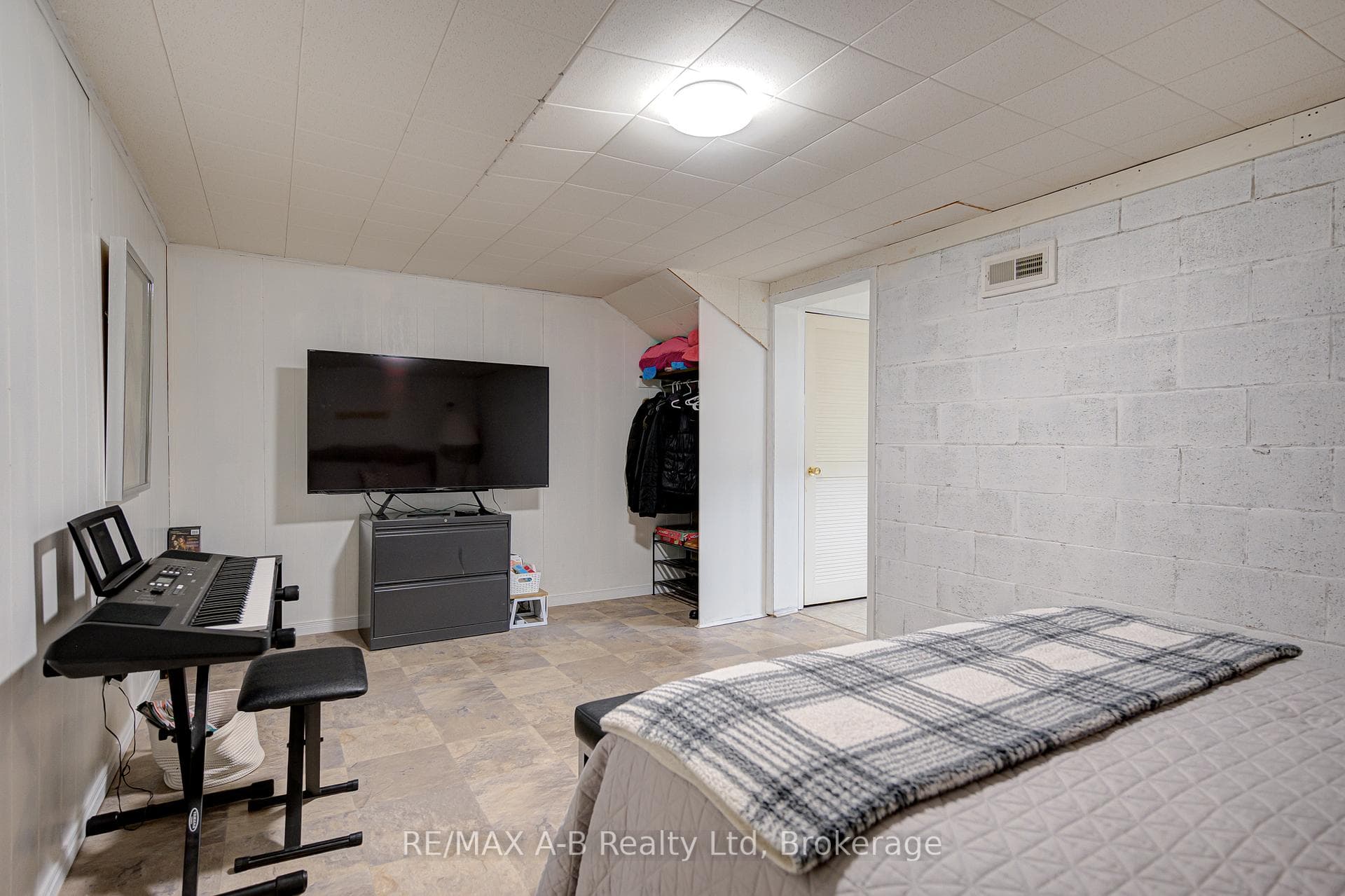 248 Huntingdon Avenue photo 41