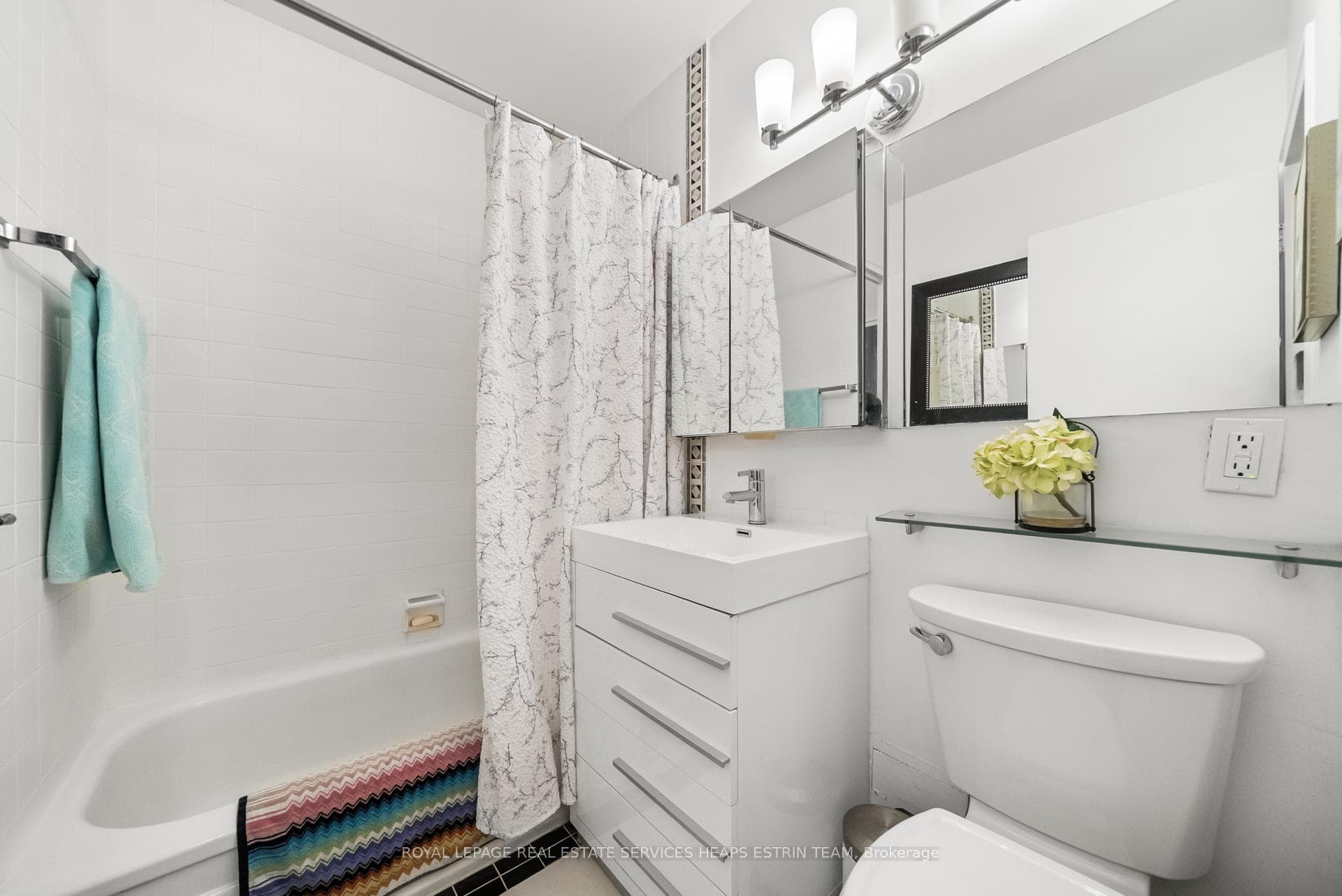 581 Avenue Road Unit 204 photo 13