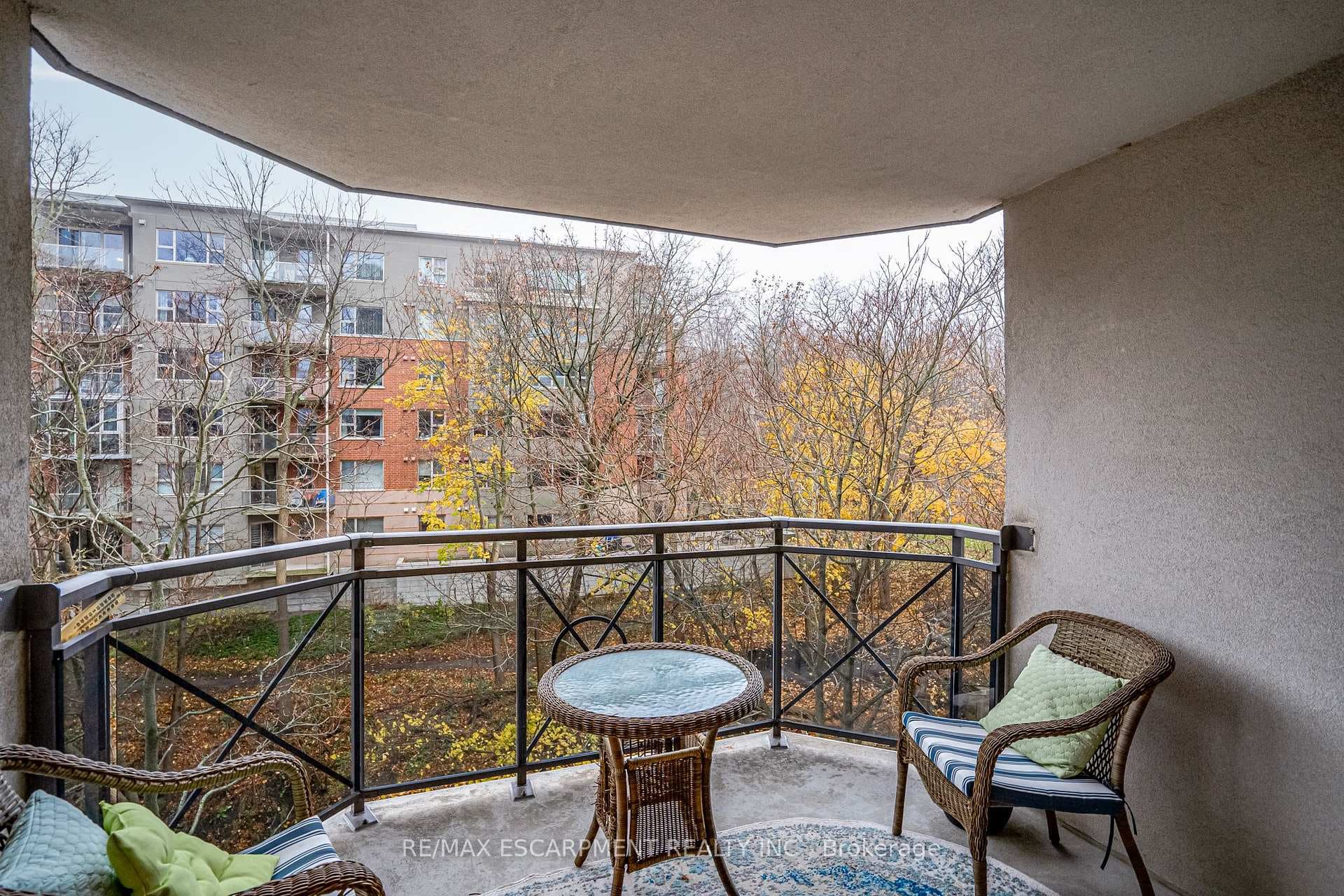 2000 CREEKSIDE Drive Unit 306 photo 3