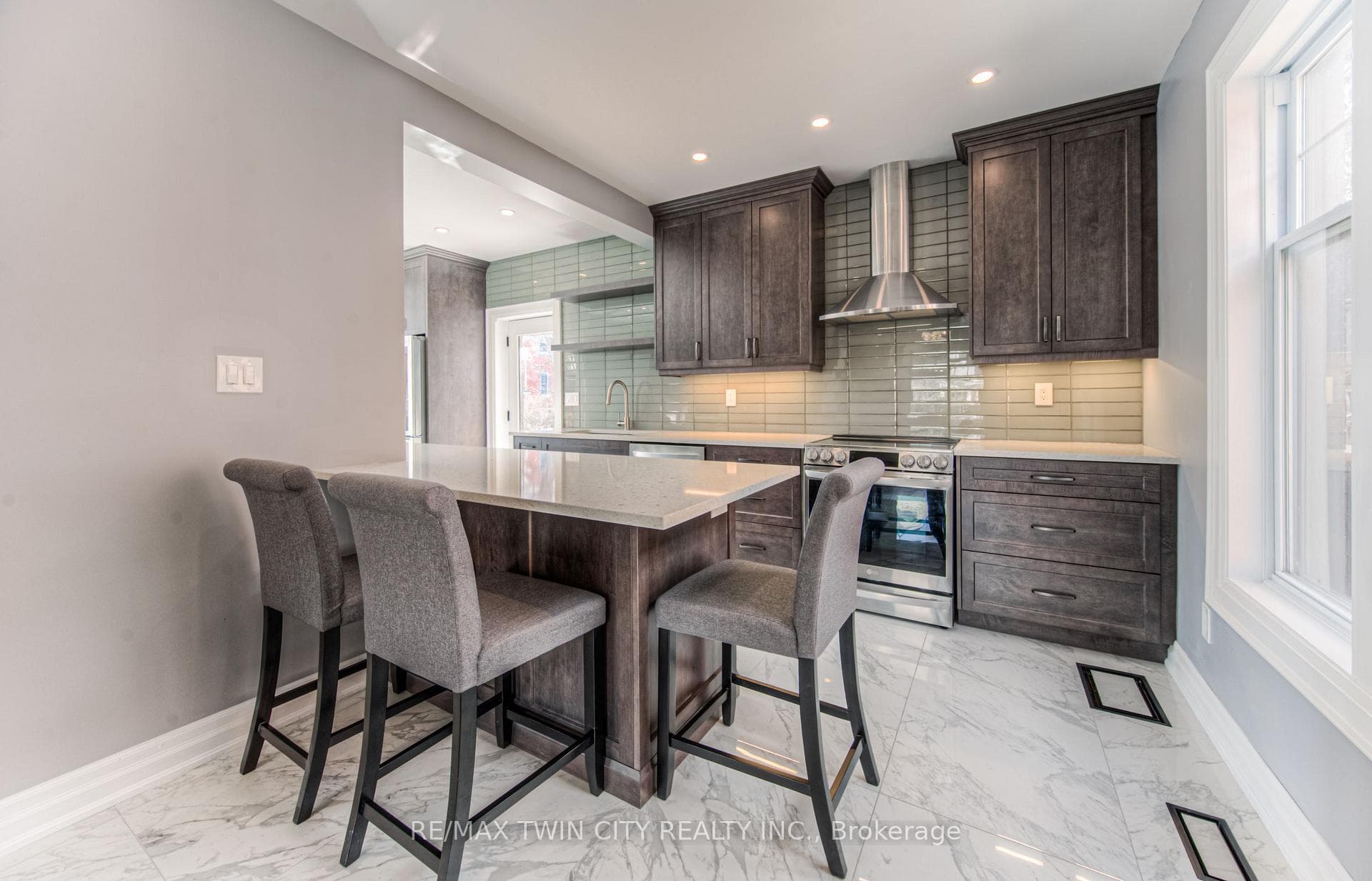 31 Dekay Street photo 20