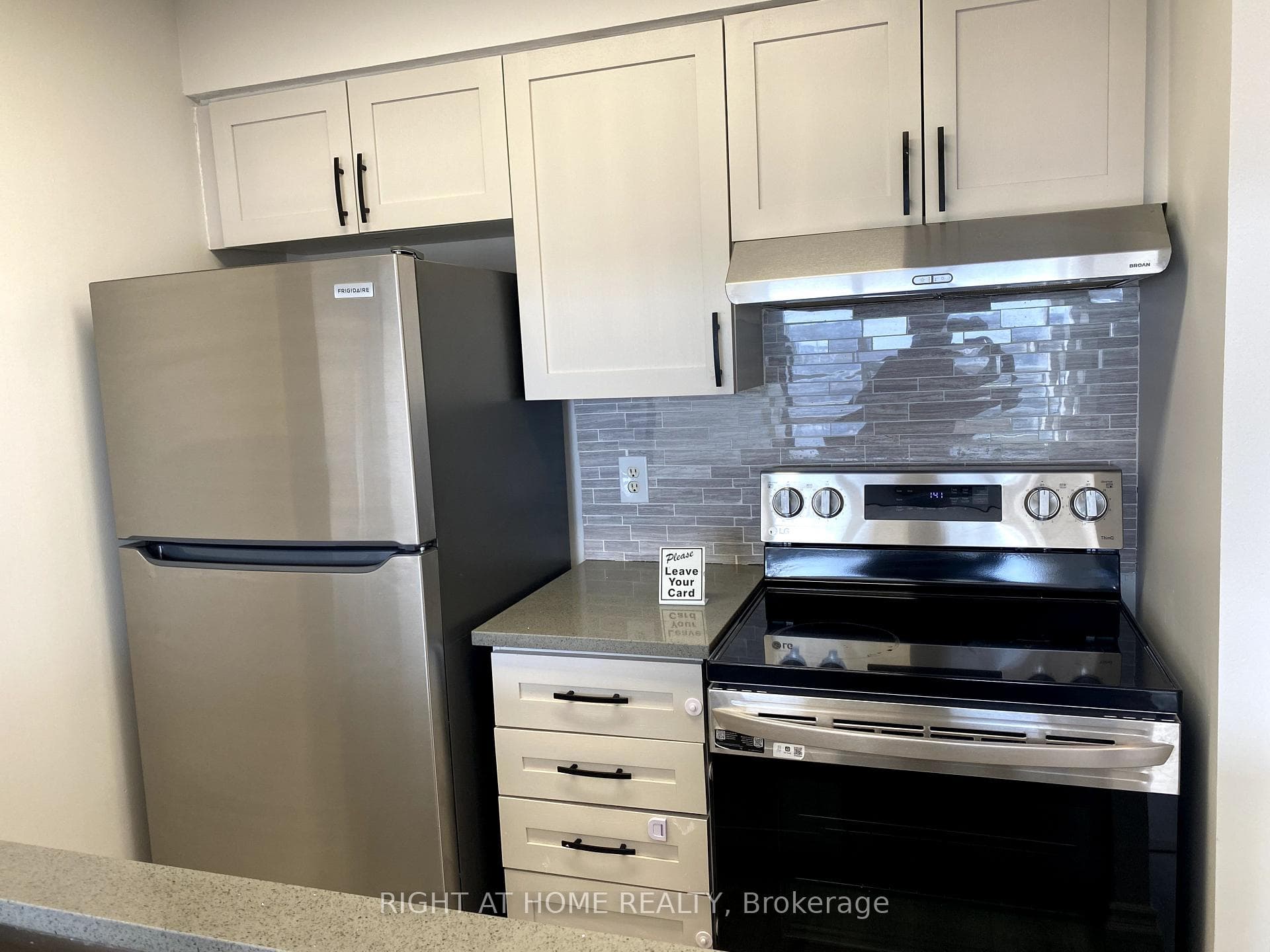 1625 Pickering Parkway Unit 909 photo 5