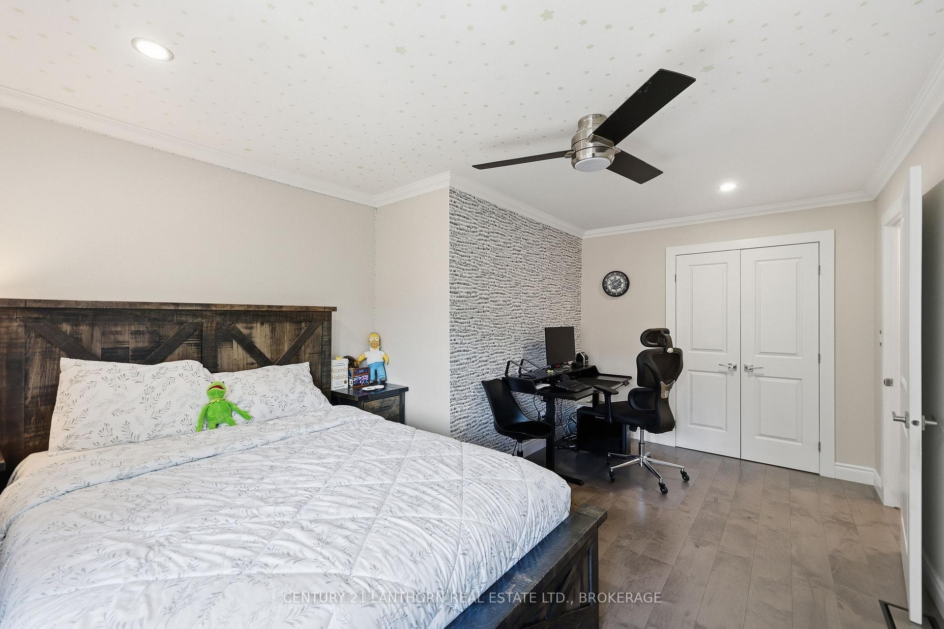 952 Chancery Street photo 37