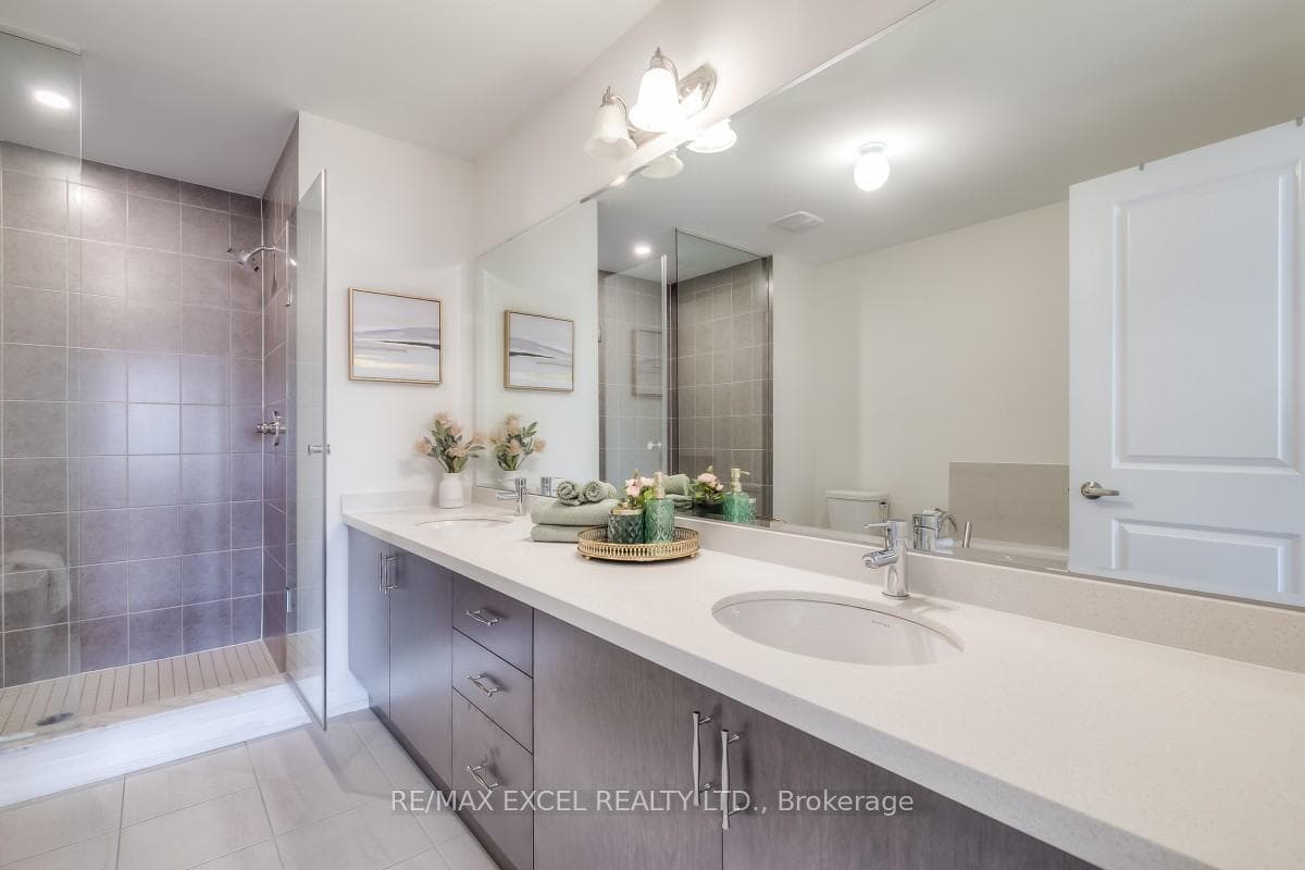 8 Collier Crescent photo 24