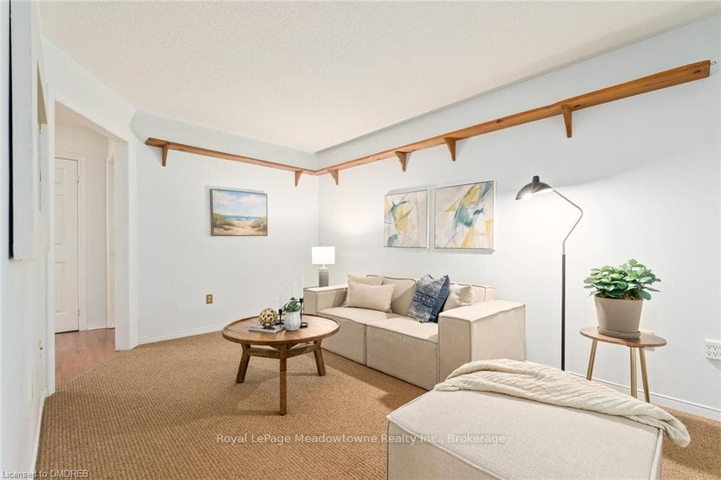 42 MCCULLOUGH Crescent photo 7