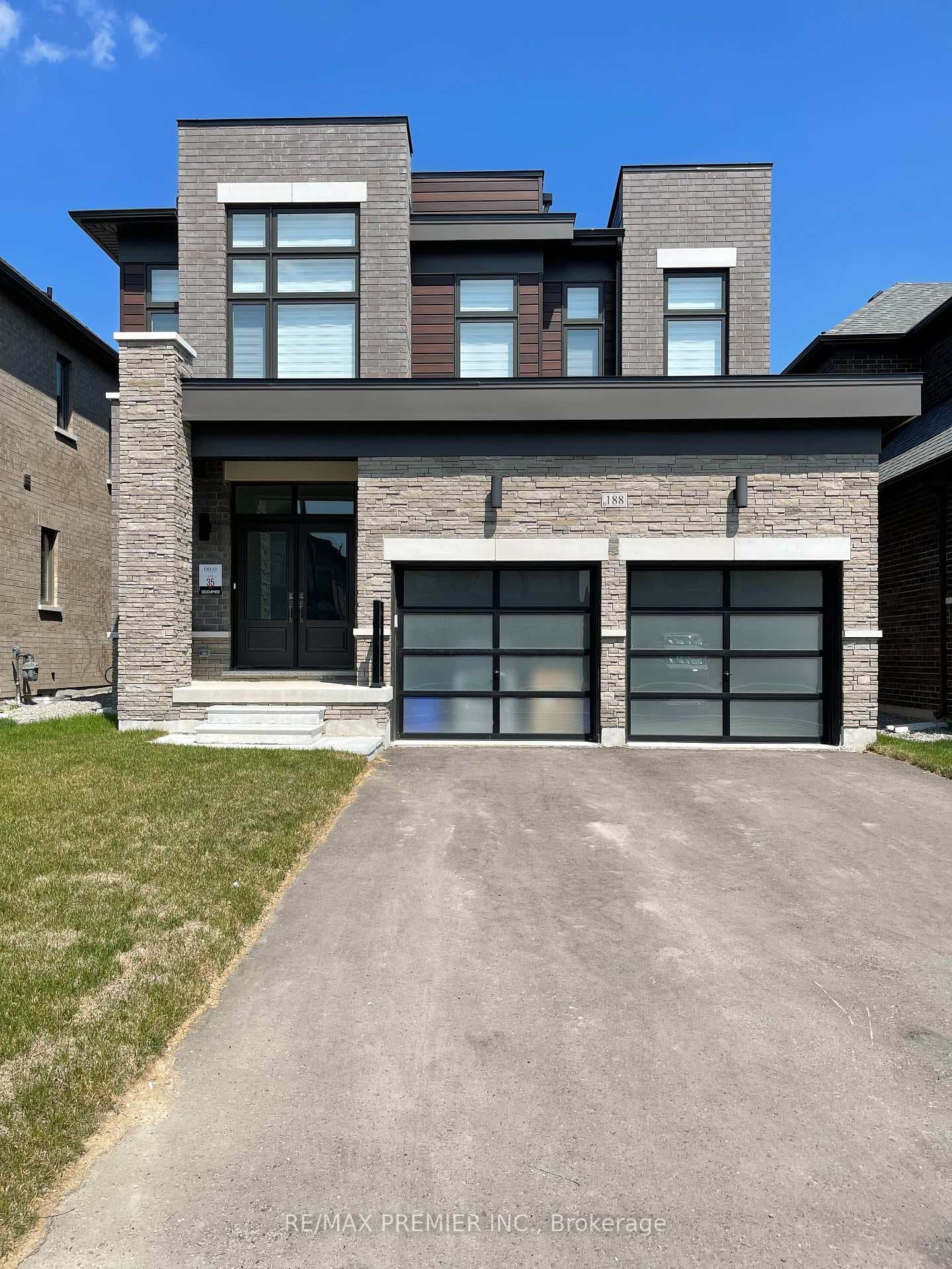 188 Boone Crescent photo 1