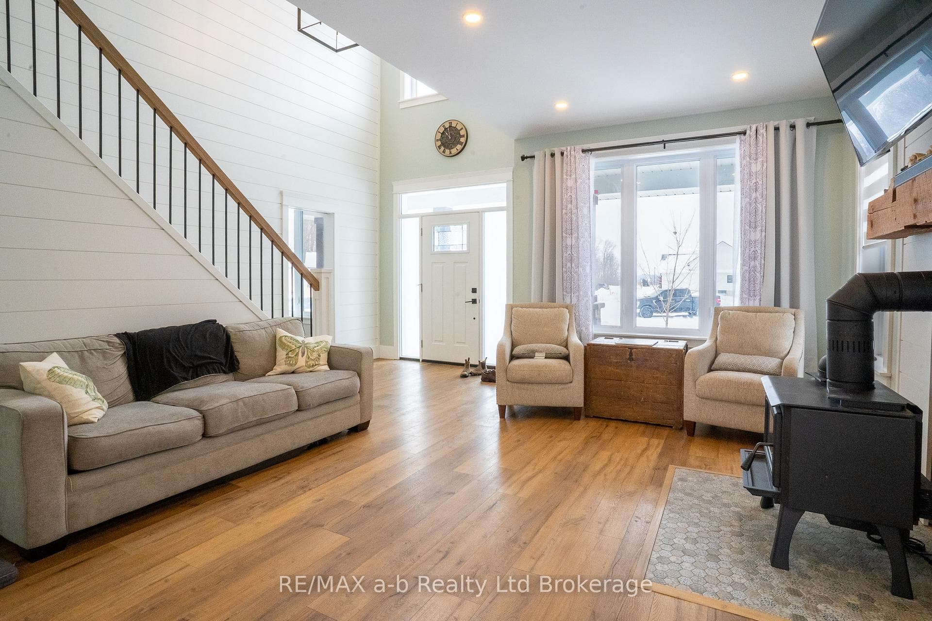 82 SUNVIEW Drive photo 5