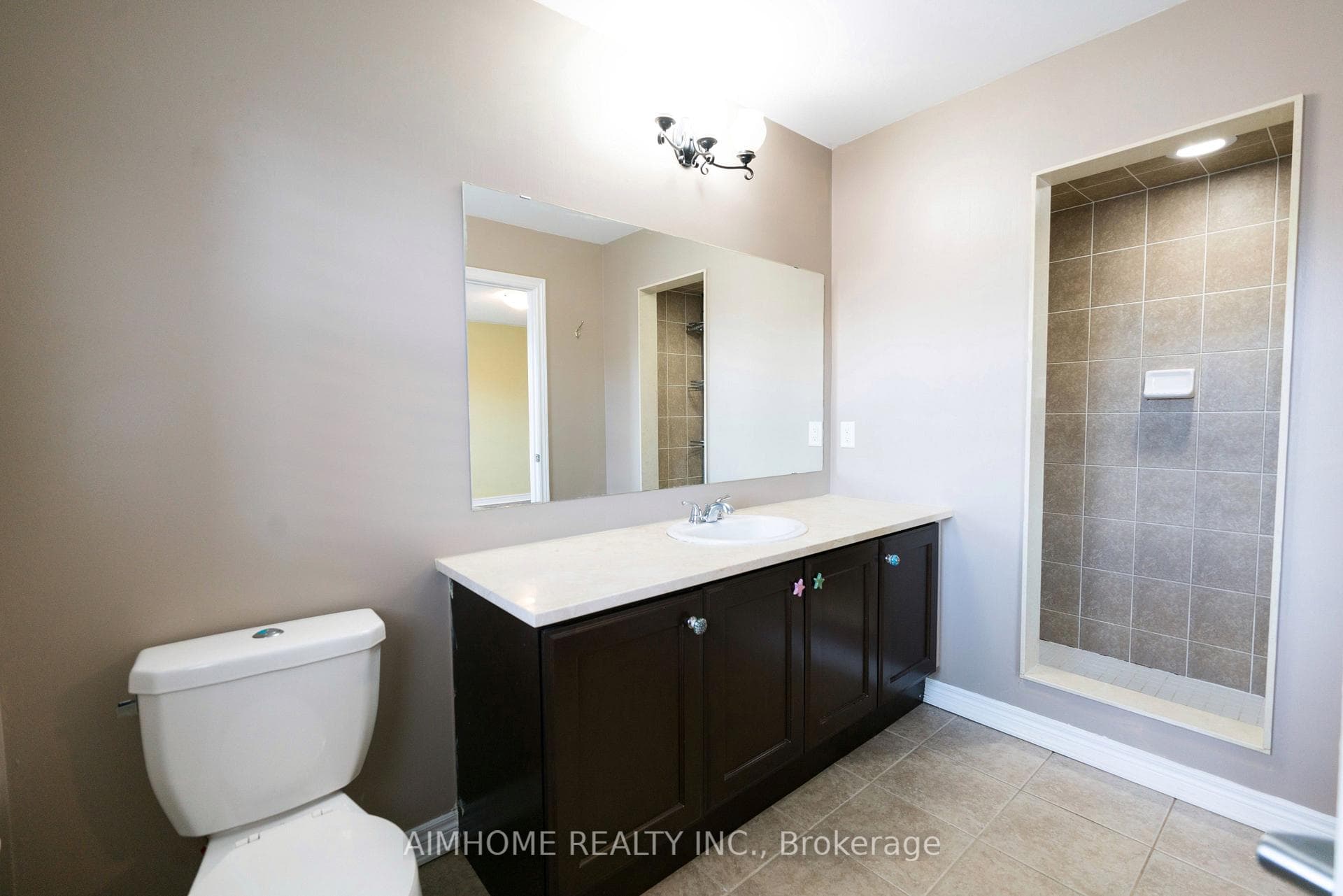 7 Winisk Street photo 15