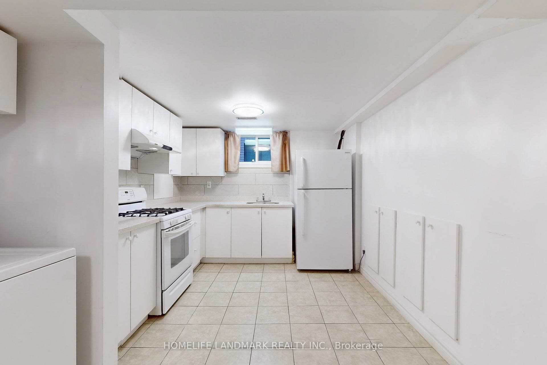 552 Queen Victoria Drive photo 35