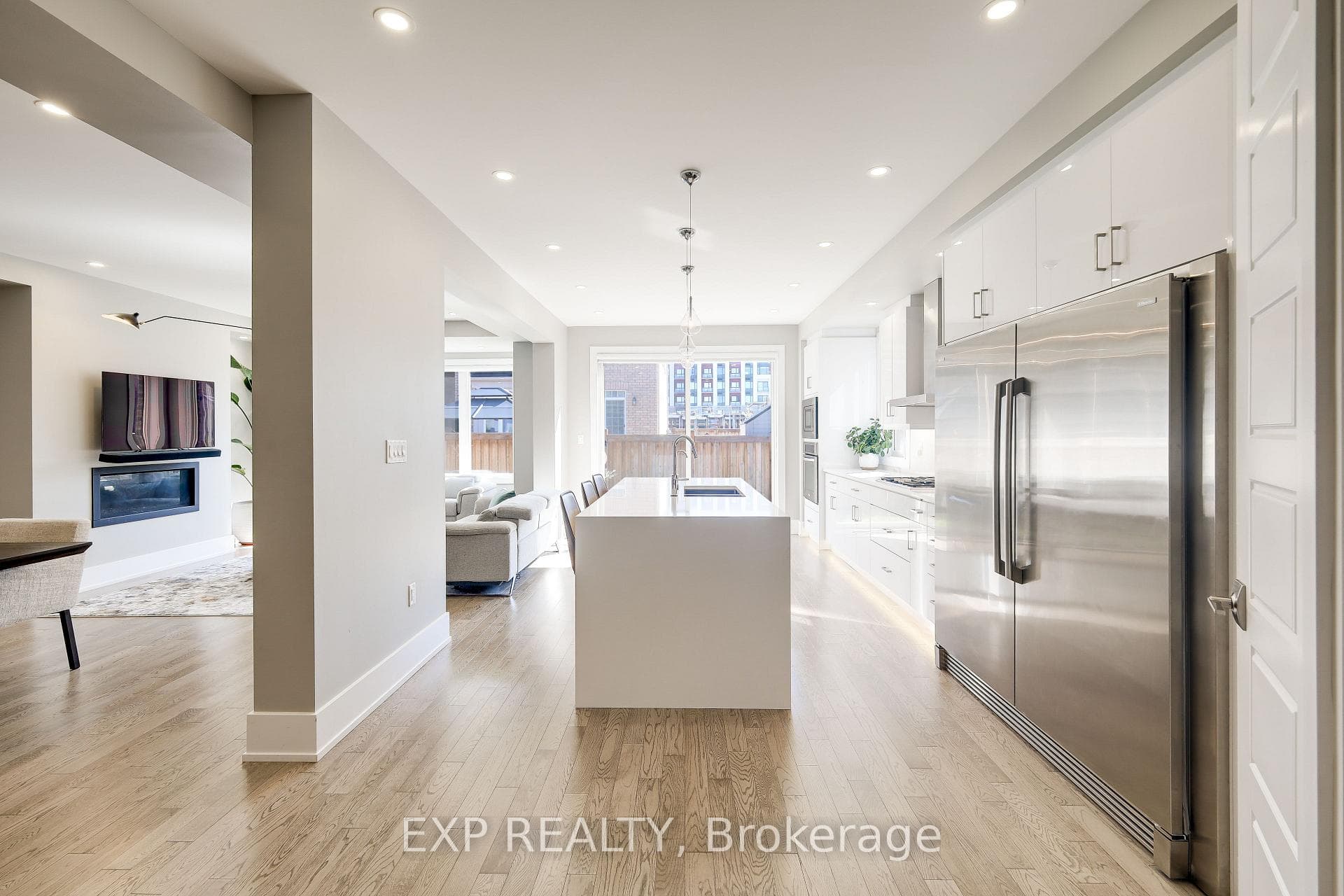 3221 Daisy Way photo 3