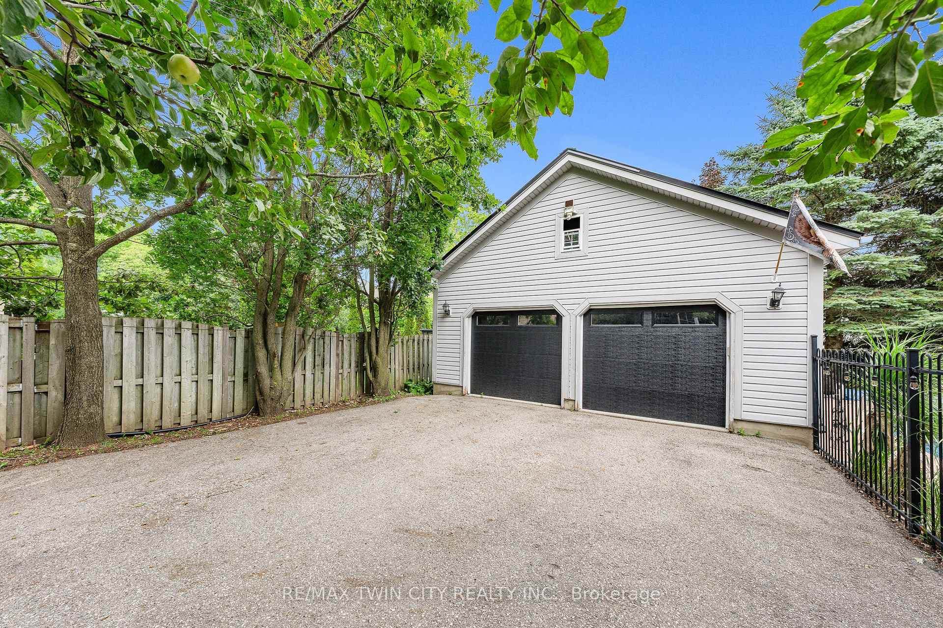 608 Bluenose Court photo 44