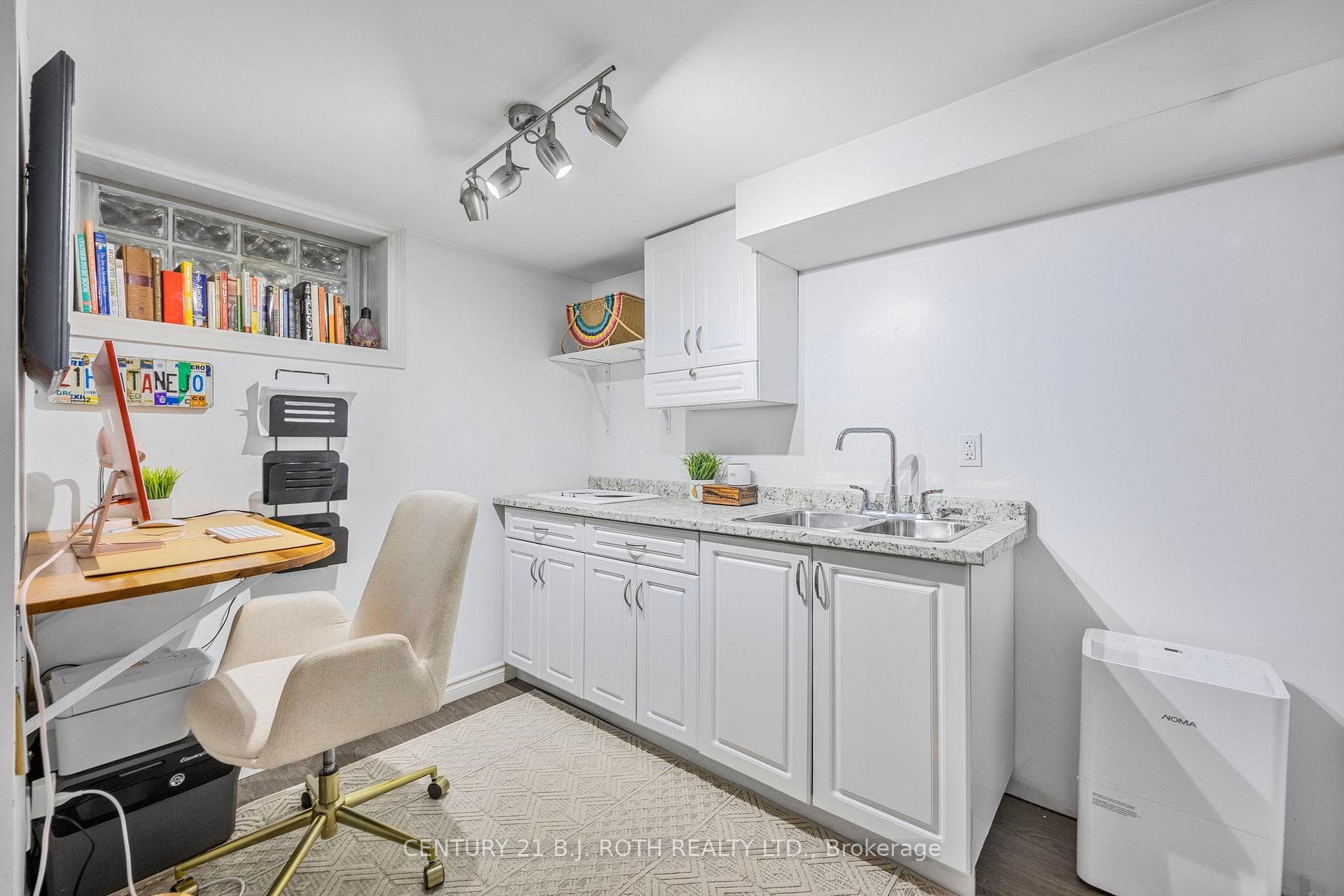 220 DUCKWORTH Street photo 18