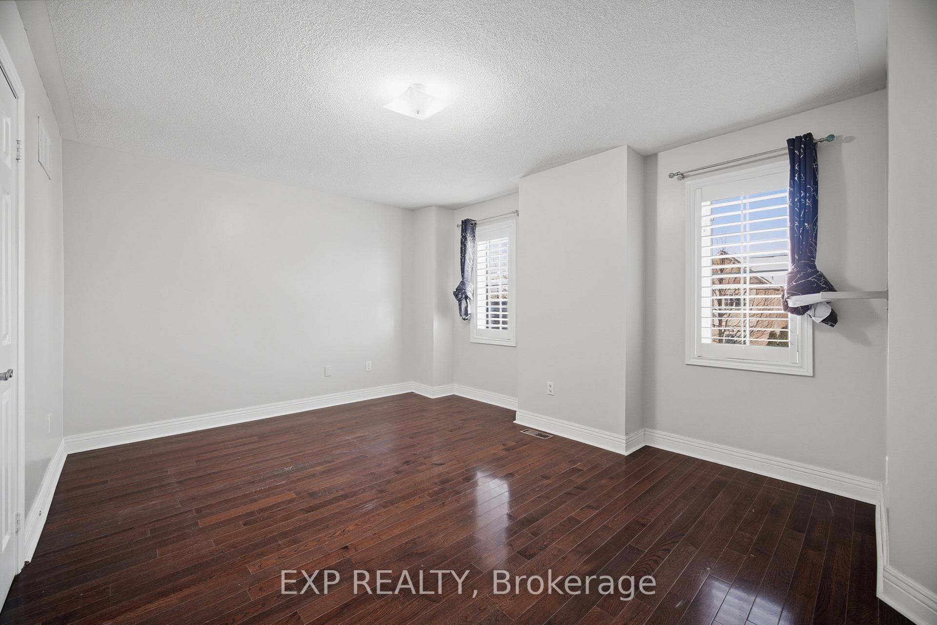 94 Kingsview Drive photo 28