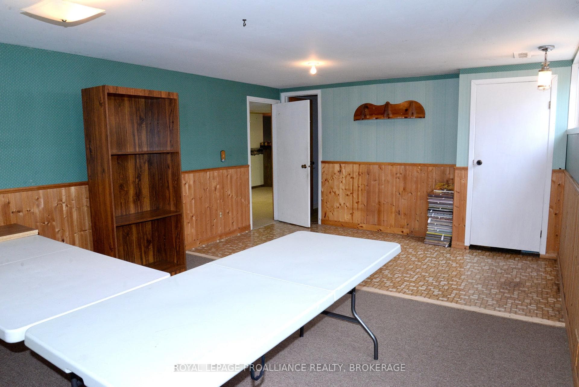 2489 Leeman Road photo 18