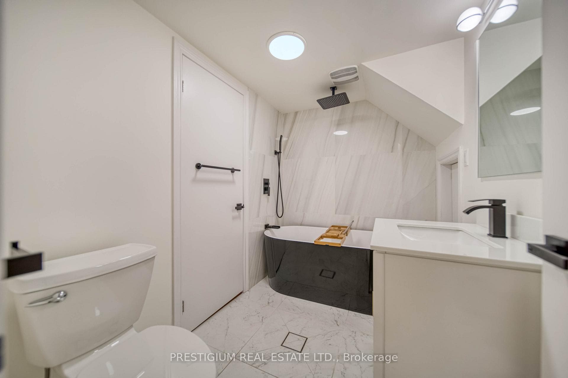 12 Collinson Boulevard photo 27