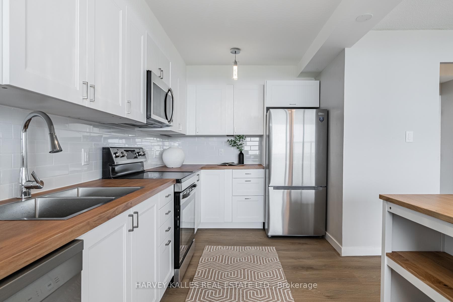 155 Marlee Avenue Unit 2204 photo 11