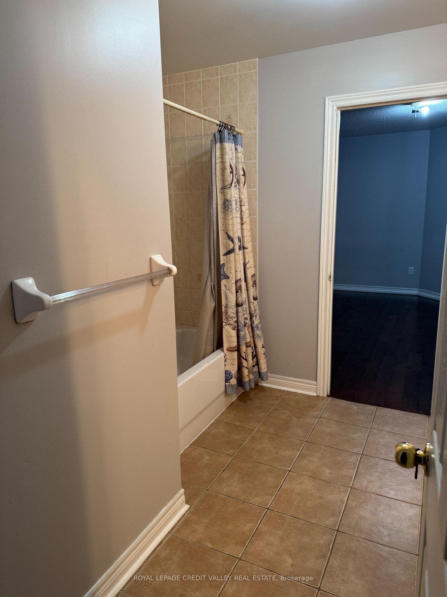 10 Devondale Avenue Unit Upper photo 20