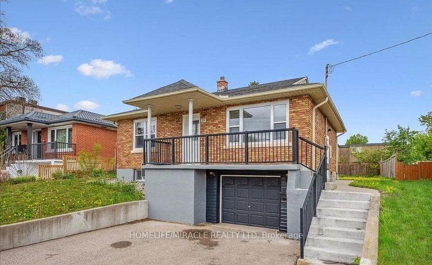 570 Victoria Street photo 3