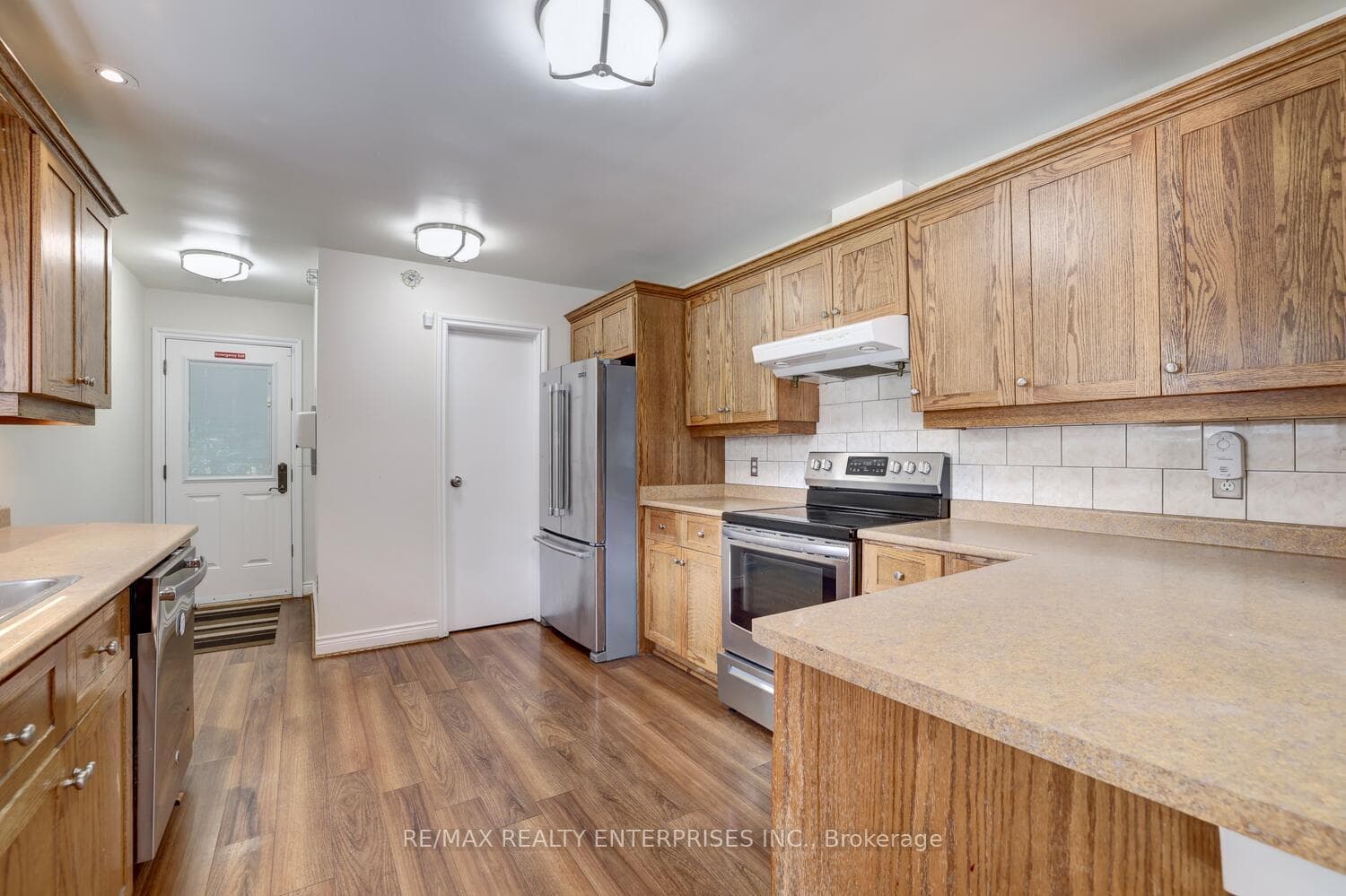 1751 Queen Street photo 8