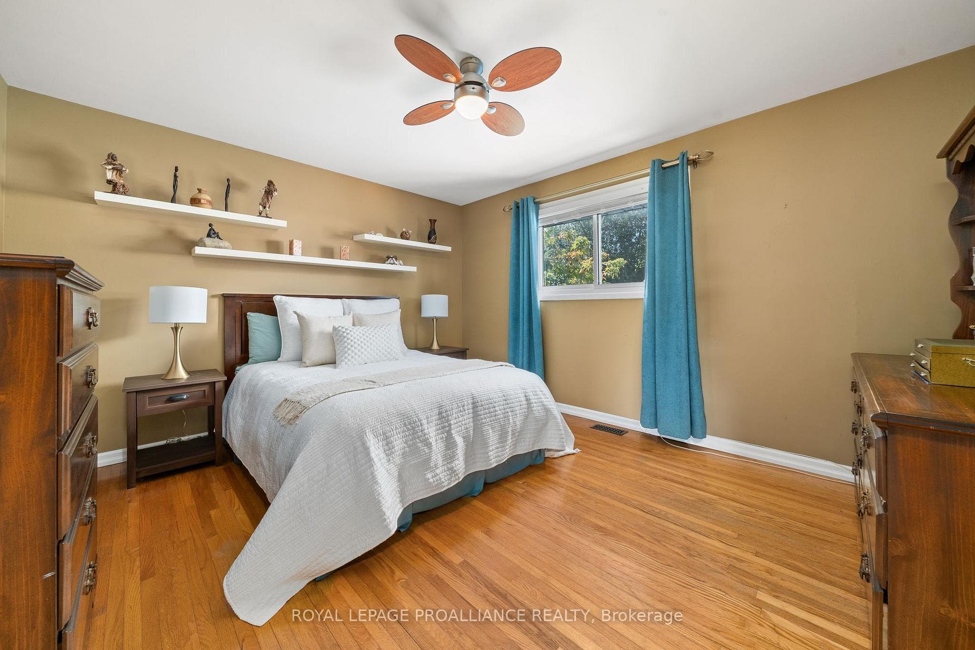 8 Westmount Drive photo 15