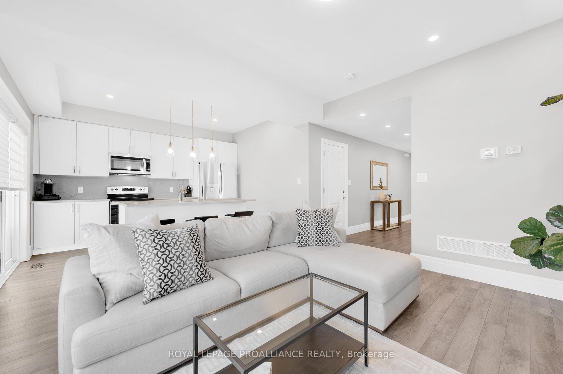 74 Campbell Crescent photo 2