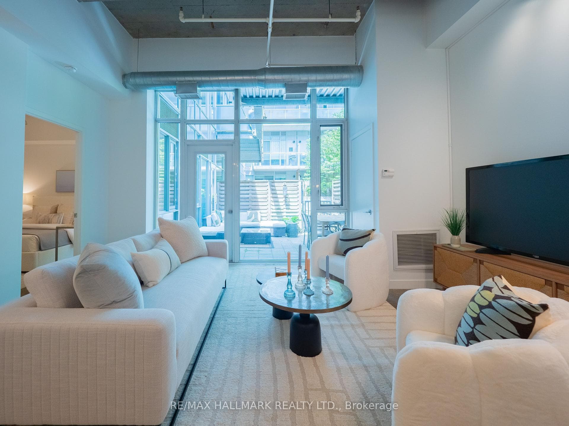 201 Carlaw Avenue Unit 112 photo 8
