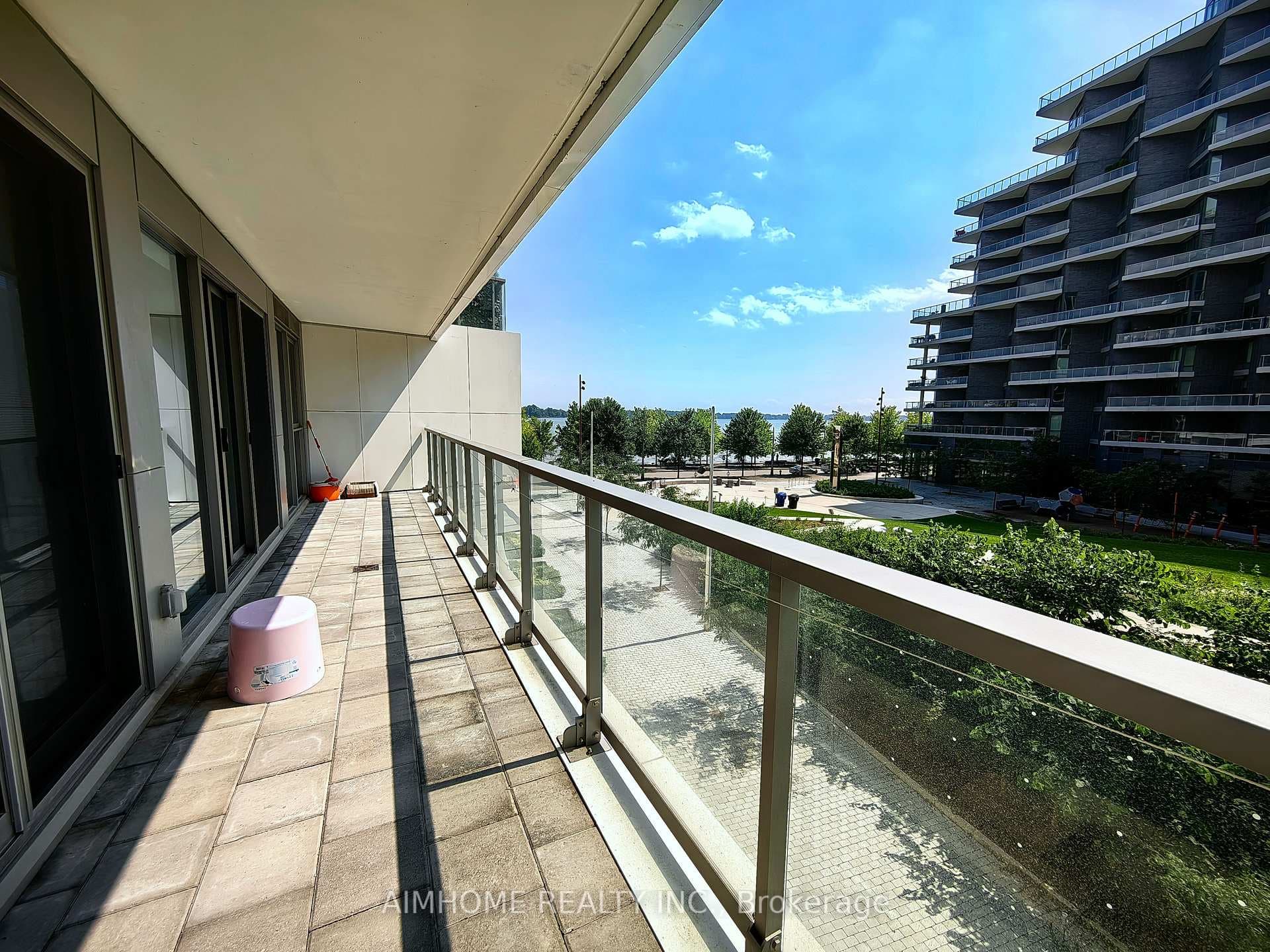 118 Merchants' Wharf N/A Unit 202 photo 2