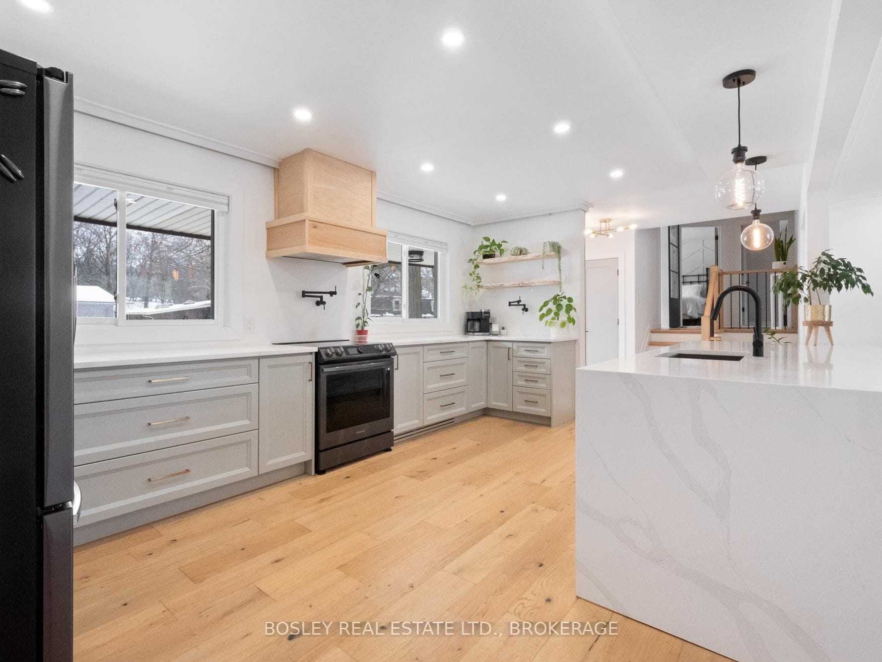 11 Marwood Circle photo 8