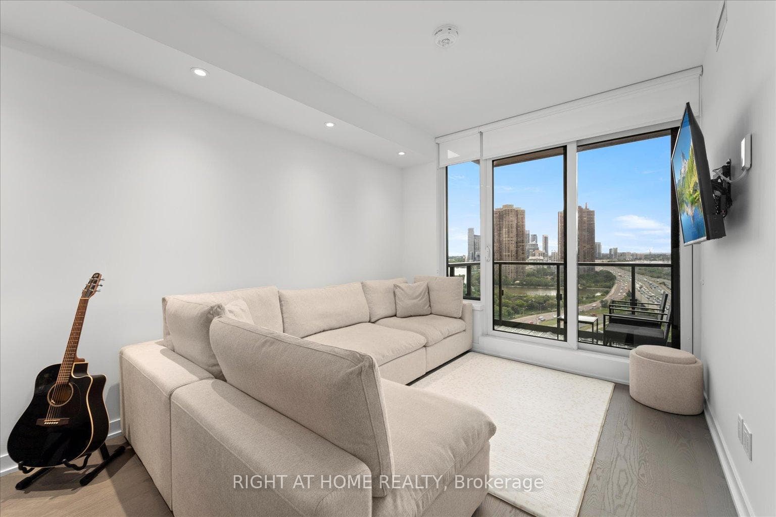 1928 Lakeshore Boulevard Unit 2011 photo 7