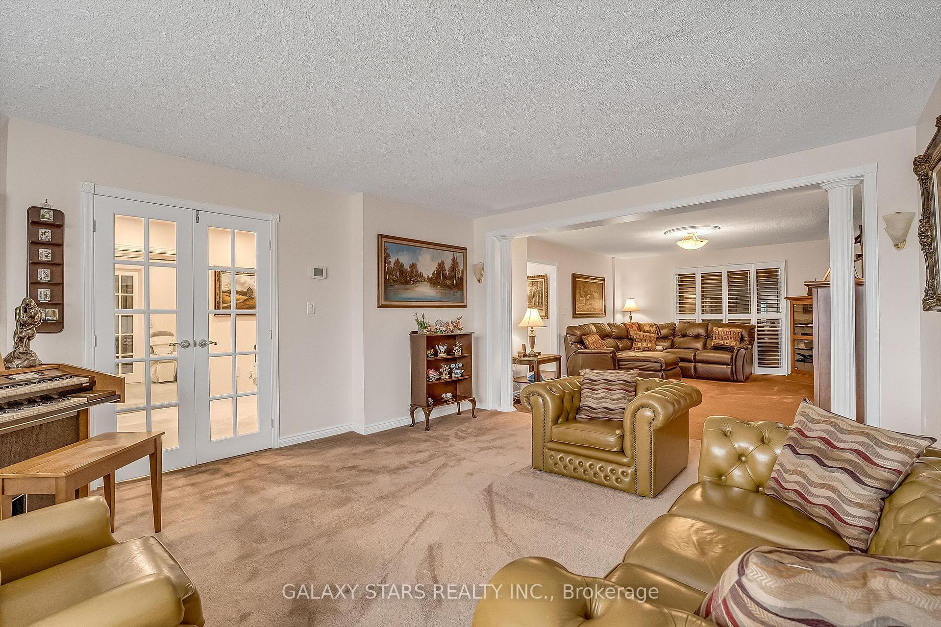 642 Sheppard Avenue photo 6