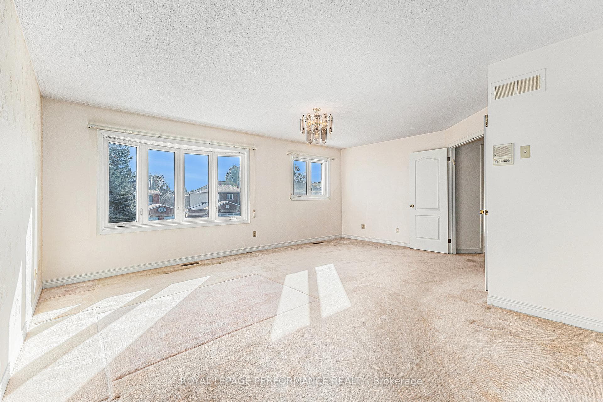 53 Zokol Crescent photo 18
