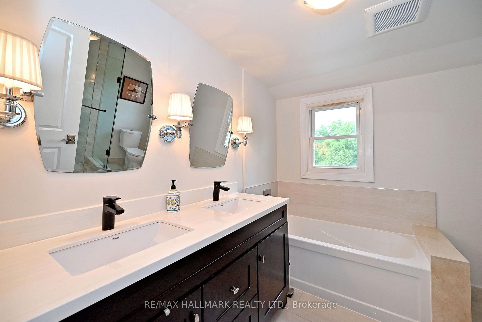 334 Stewart Street photo 24
