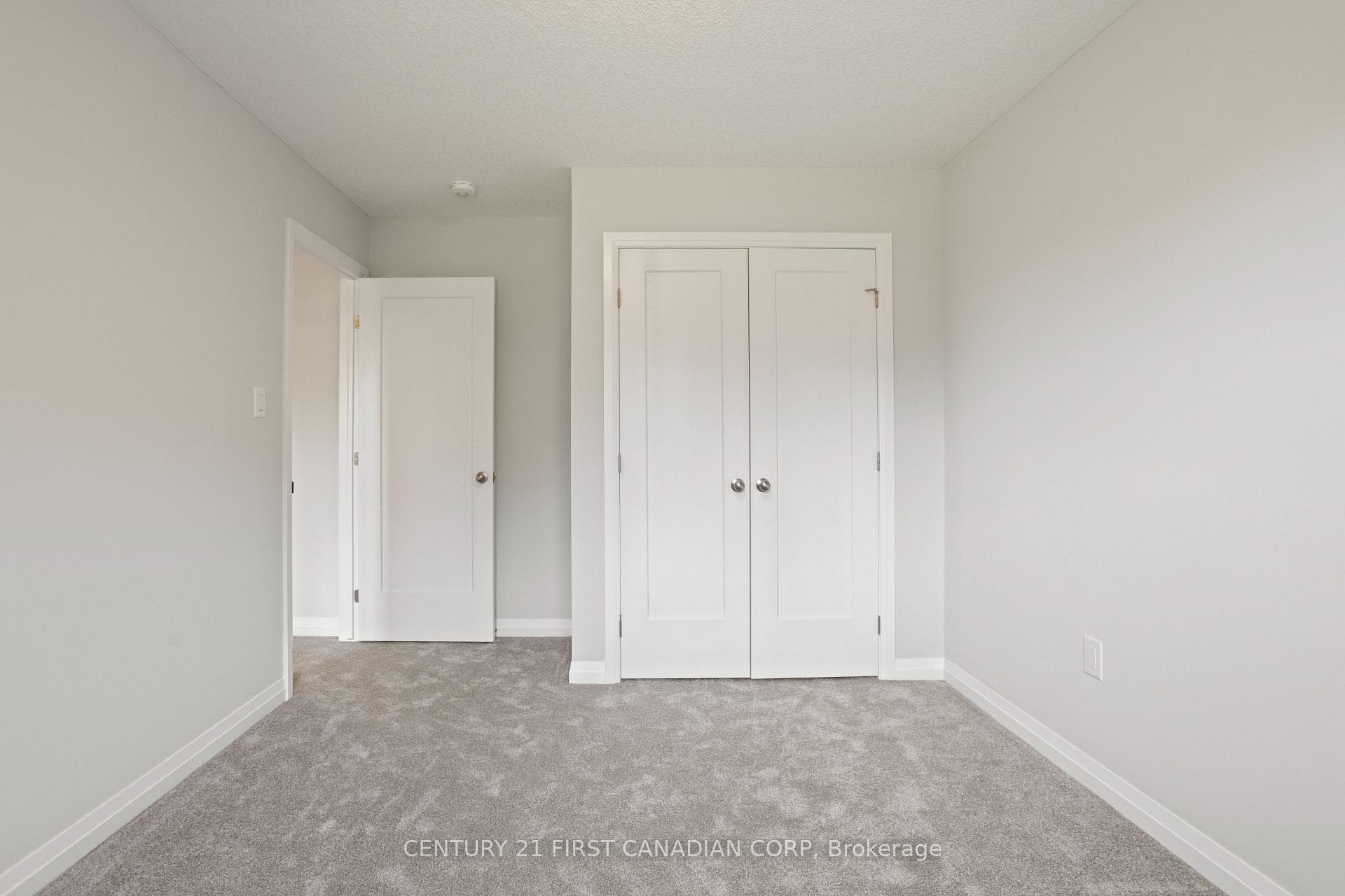 6901 HEATHWOODS Avenue photo 25