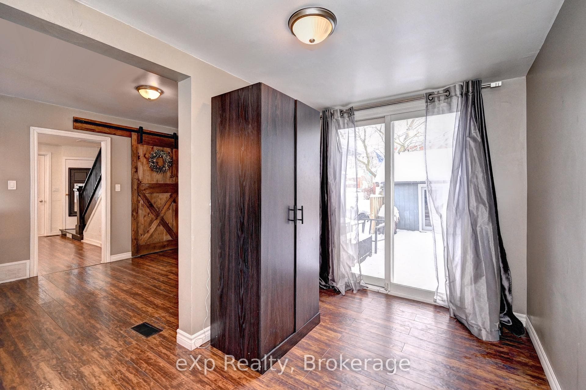 310 BARBER Avenue photo 6