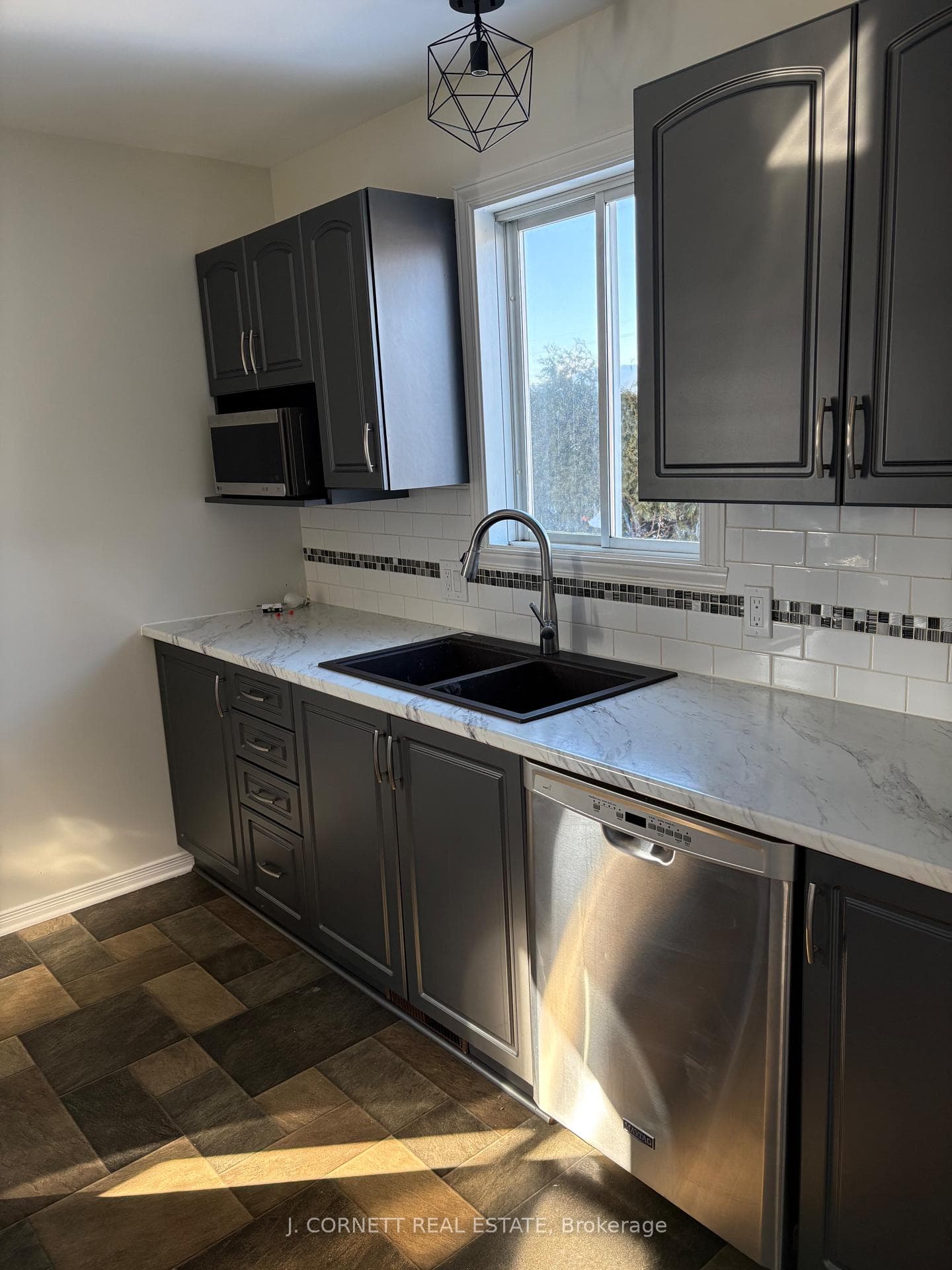 2313 Emily Crescent photo 2