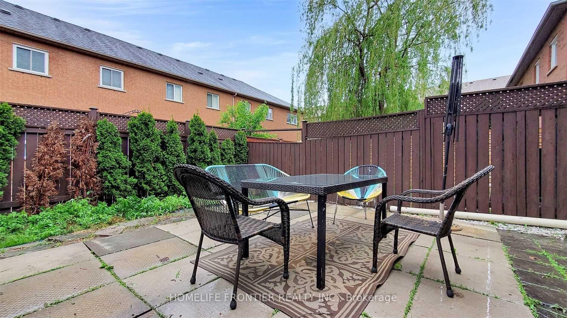 108 Lucena Crescent photo 3