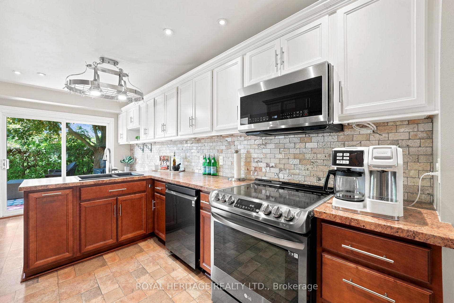 689 Pascoe Court photo 12