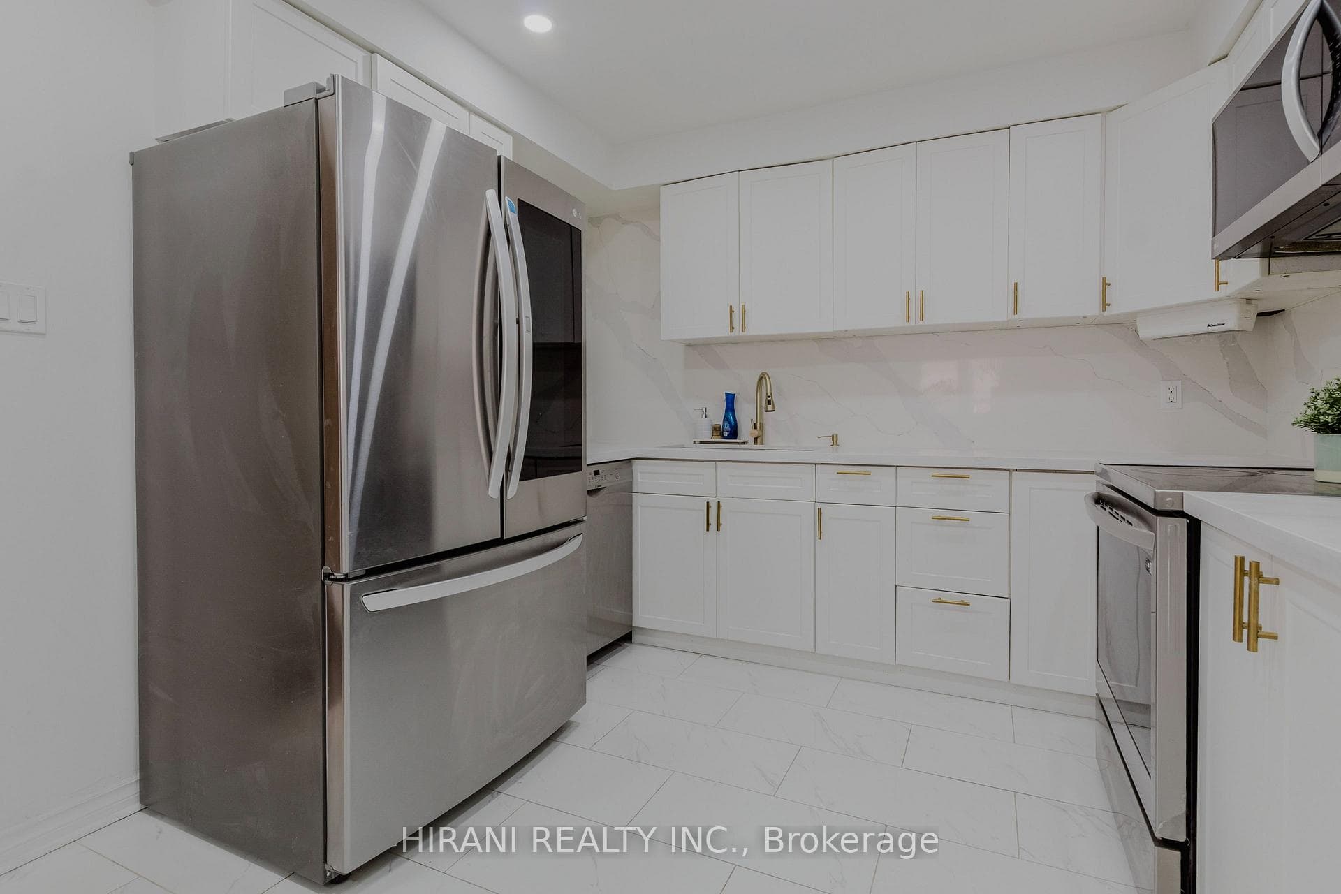 75 Royal Salisbury Way photo 5