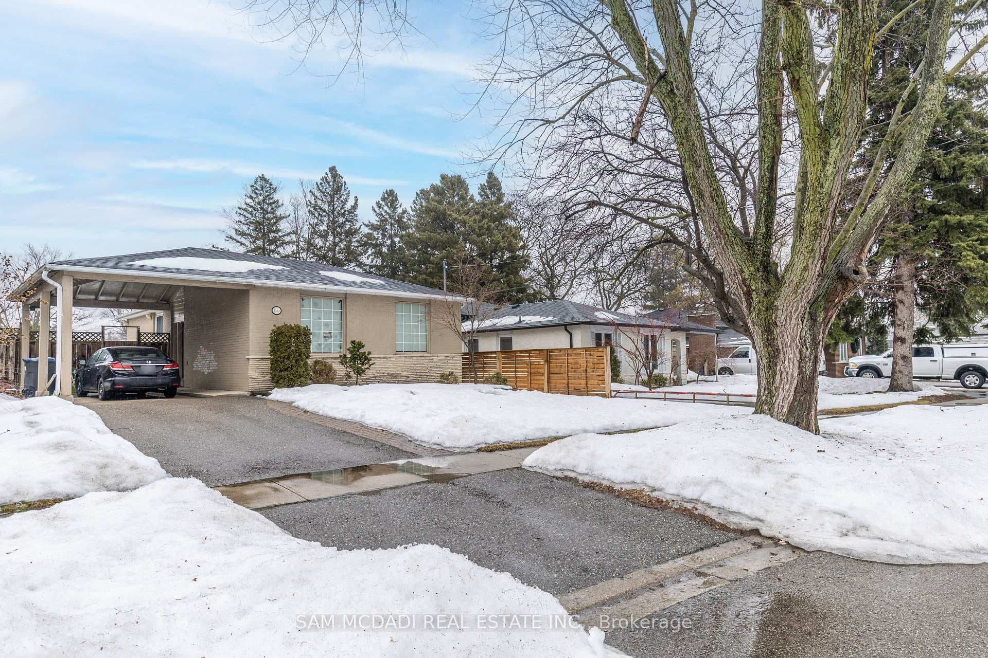 1583 Bothwell Avenue photo 2