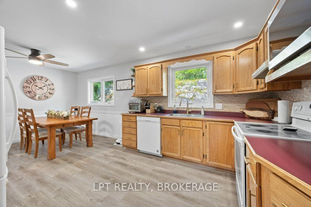 2978 Pine Grove photo 10