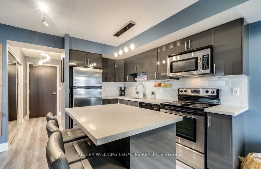 1 De Boers Drive Unit 805 photo 6