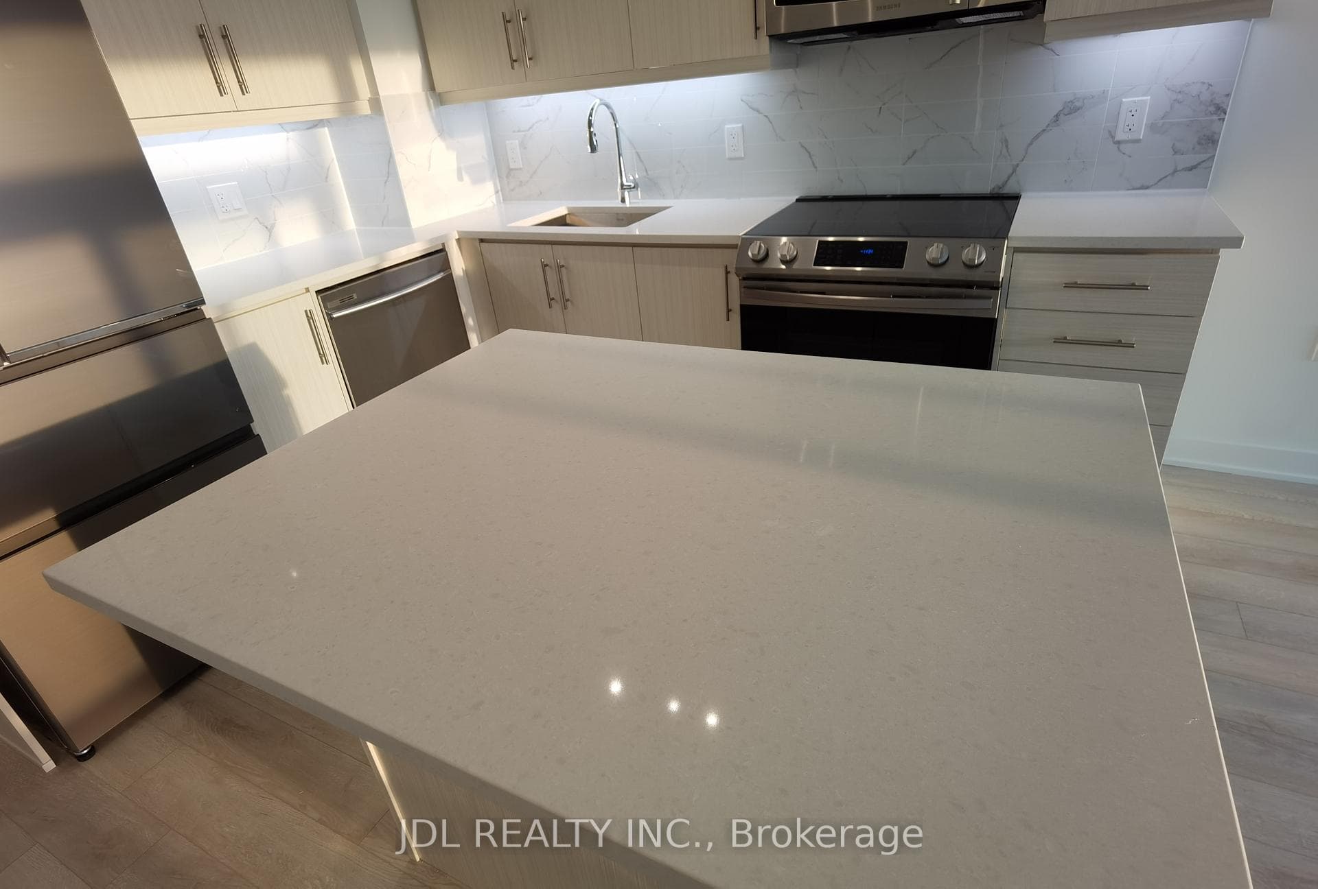 75 Oneida Crescent Unit 1510 photo 5
