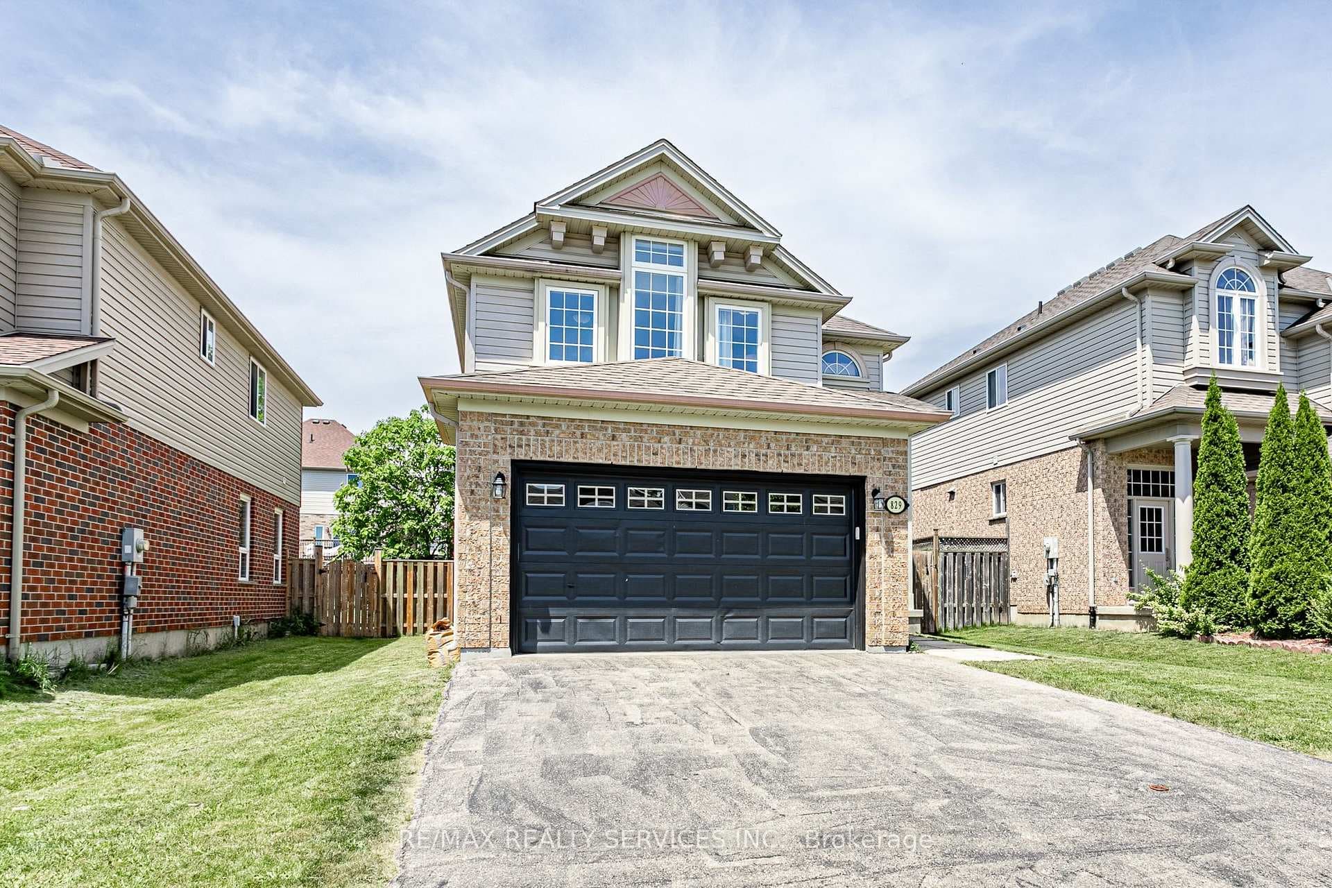829 Oakcrossing Road photo 3