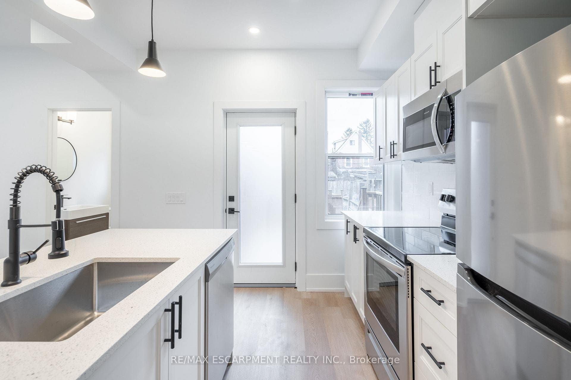 204 Balsam Avenue photo 9