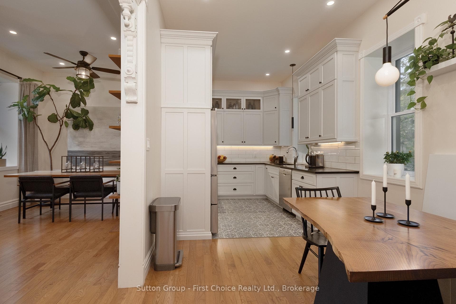 293 Wellington Street photo 10