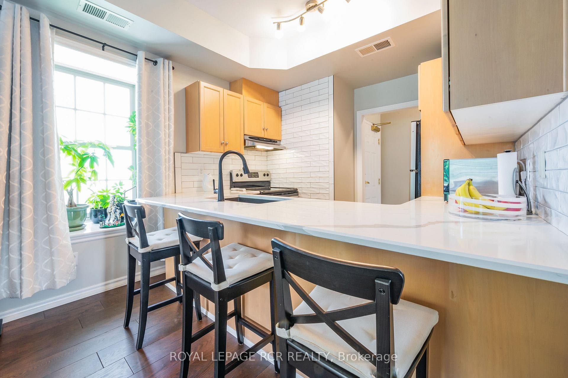 470 St Andrew Street Unit 301 photo 6