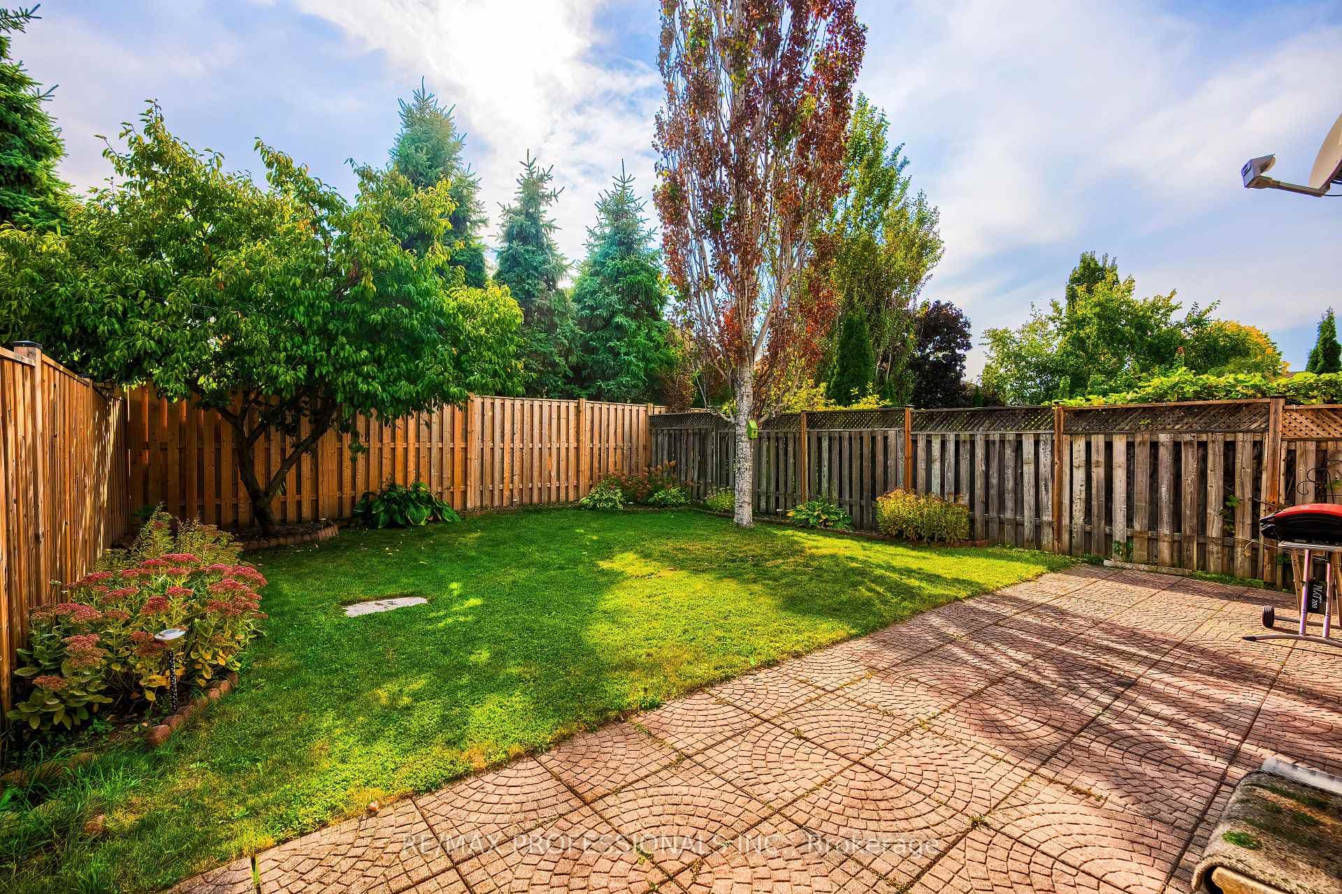 149 Eaton Street photo 32